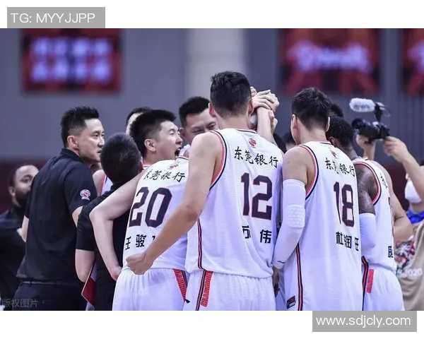 武汉足球队与深圳足球队赛后复盘分析意识碰撞与战术对决